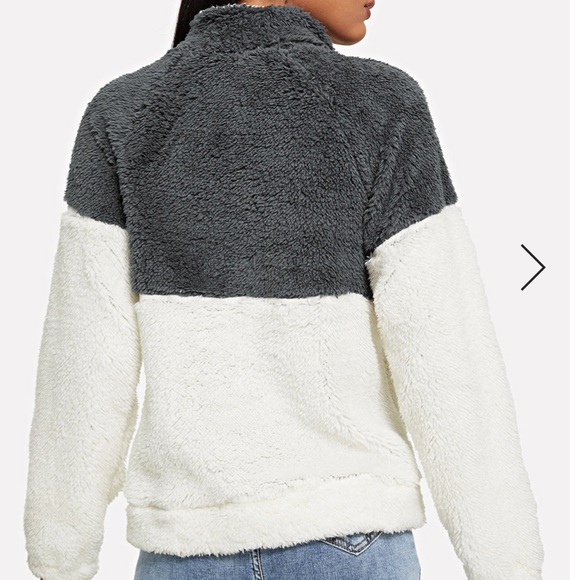 Lightweight “Kangaroo pocket” teddy sweater/jacket - Picture 2 of 4